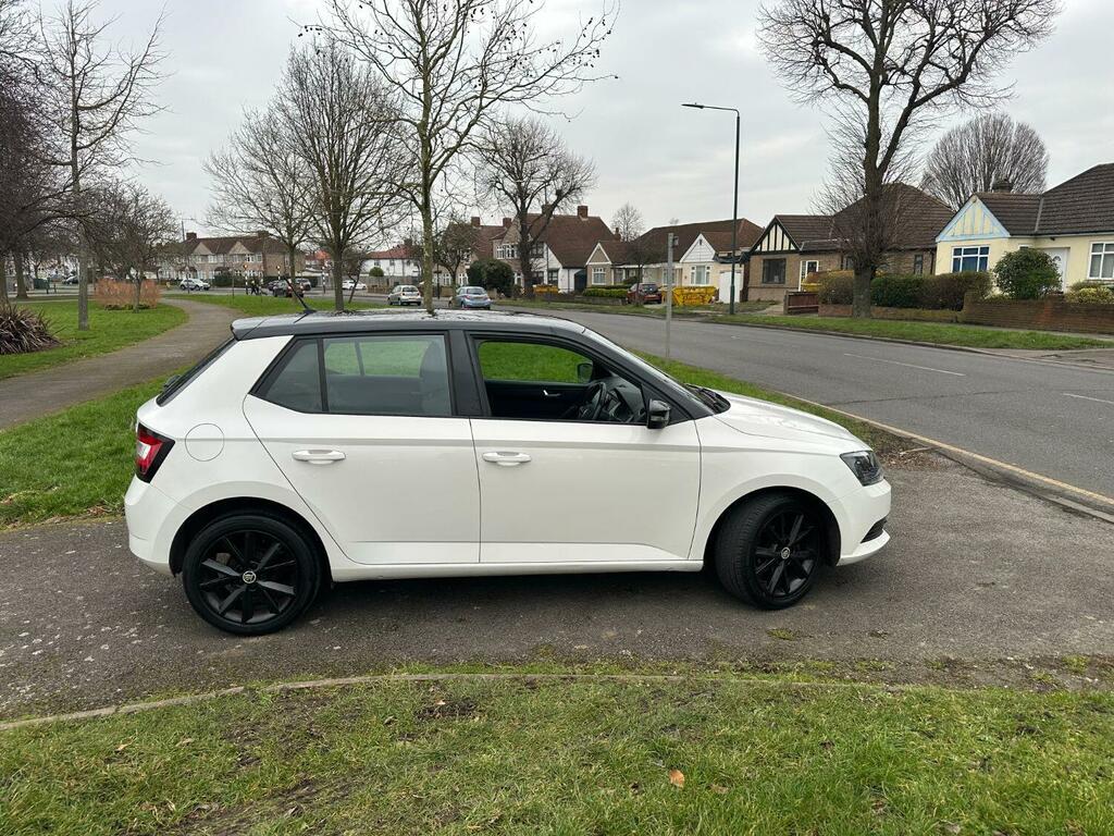 Skoda Fabia Hatchback 1.0 Colour Edition 201717 SE17TTZ White #3