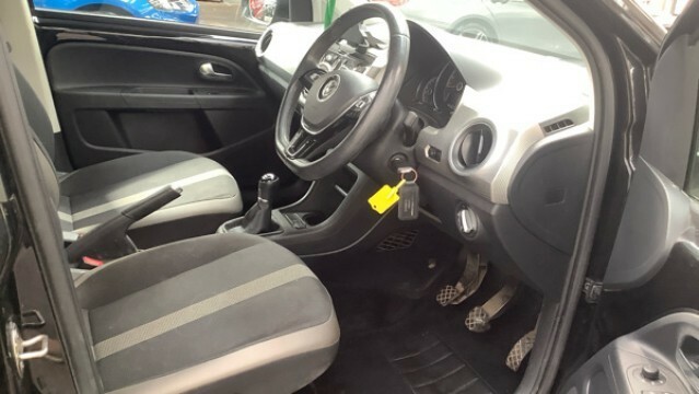 Volkswagen Up 1.0 High Up Black #2