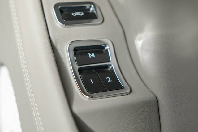 Bentley Bentayga 3.0 V6 Hybrid Mulliner Driving Spec Grey #35