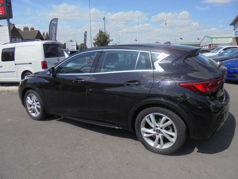 Infiniti Q30 1.5D Premium Dct Black #3