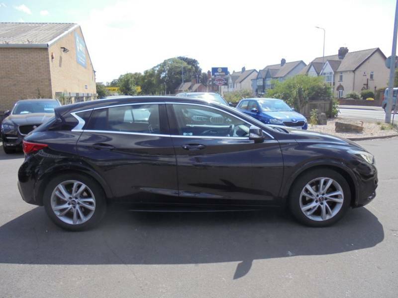 Infiniti Q30 1.5D Premium Dct Black #4
