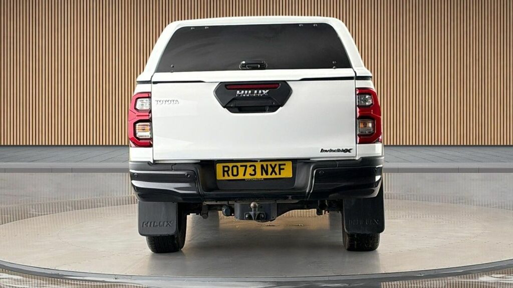Toyota HILUX 2.8 D-4d Invincible X Pickup Double Cab RO73NXF White #4
