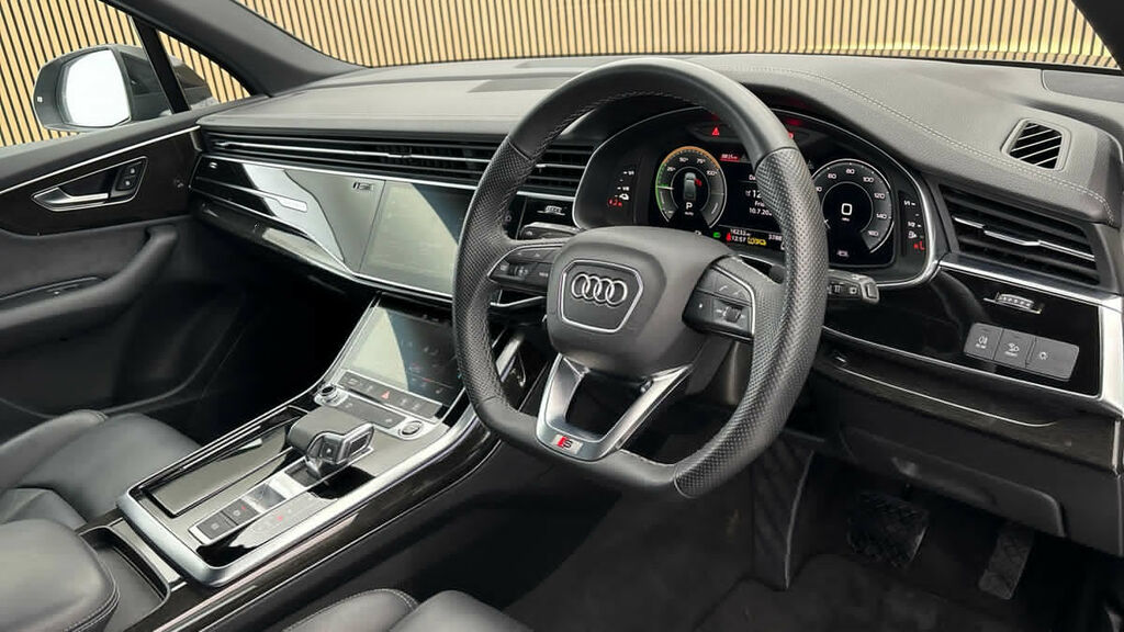 Audi Q7 3.0 Tfsie V6 55 Black Edition Suv Plug- Grey #5