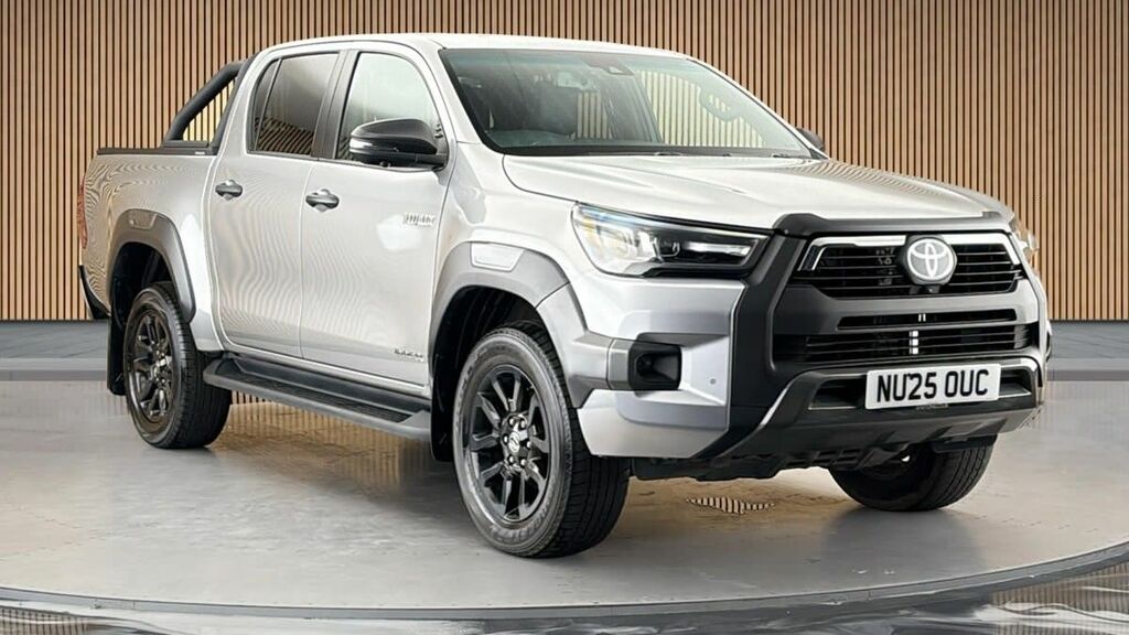 Toyota HILUX 2.8 D-4d-h Invincible X Pickup Hybrid A