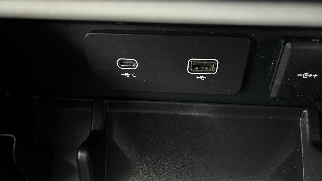 Land Rover Defender 110 2.0 D240 Hse 110 White #24
