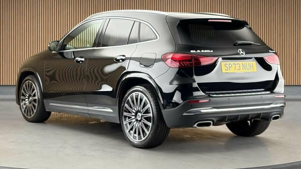 Mercedes-Benz GLA Class 2.0 Gla220d Amg Line Premium Plus Suv Black #2
