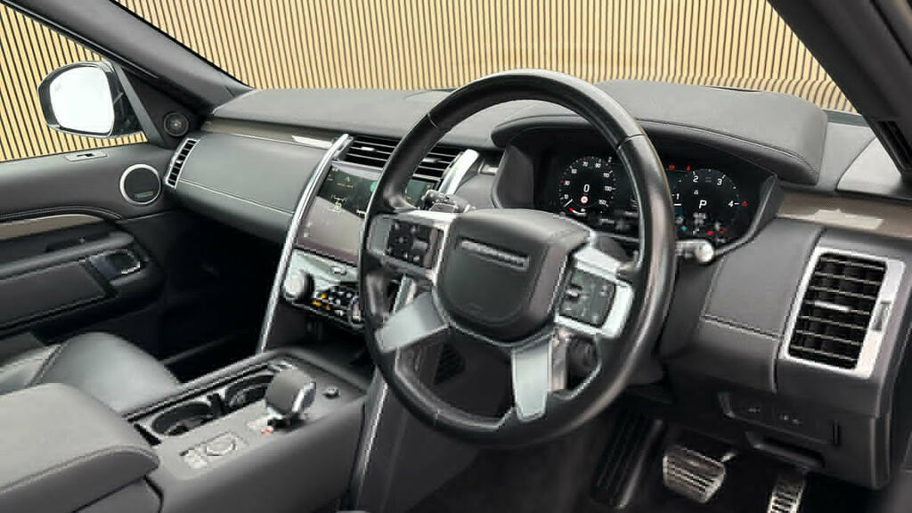 Land Rover Discovery 3.0 D300 Mhev Metropolitan Edition Suv Black #5