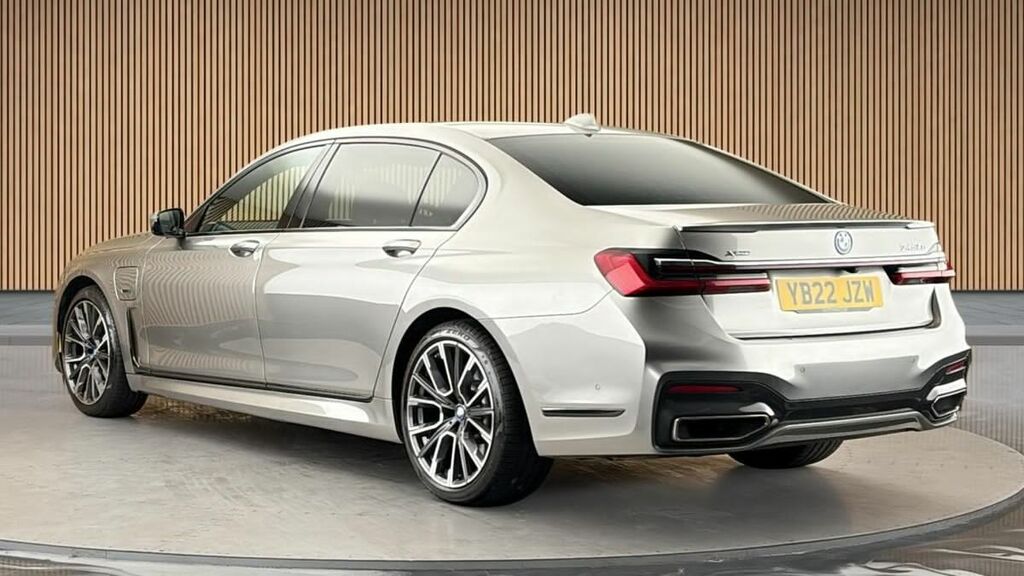 BMW 7 Series 3.0 745Le 12Kwh M Sport Saloon Plug-in #2