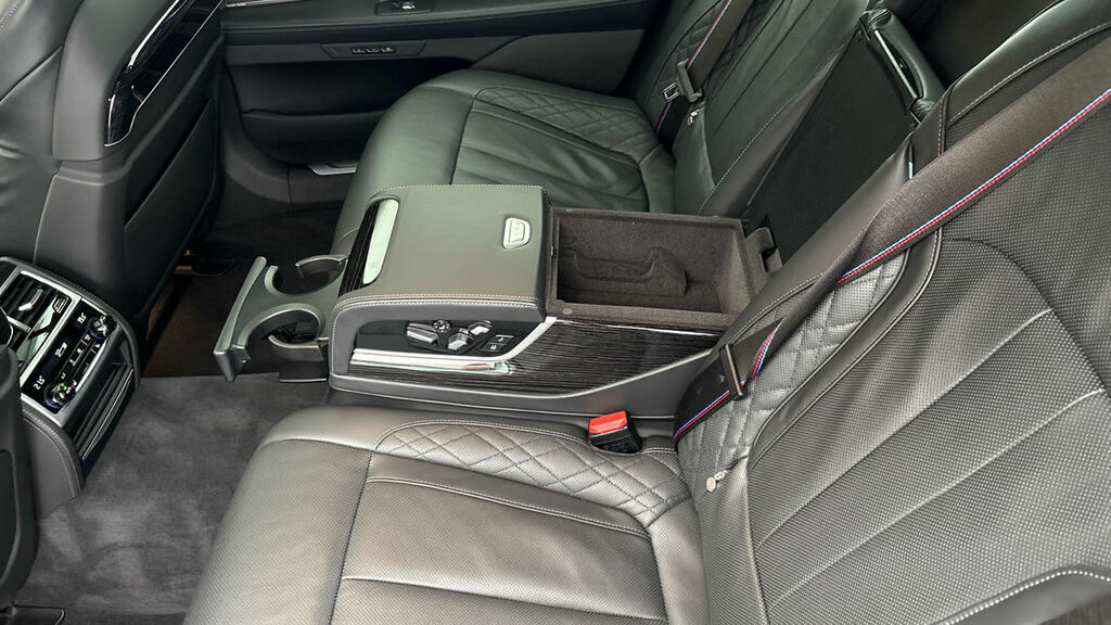 BMW 7 Series Black #8