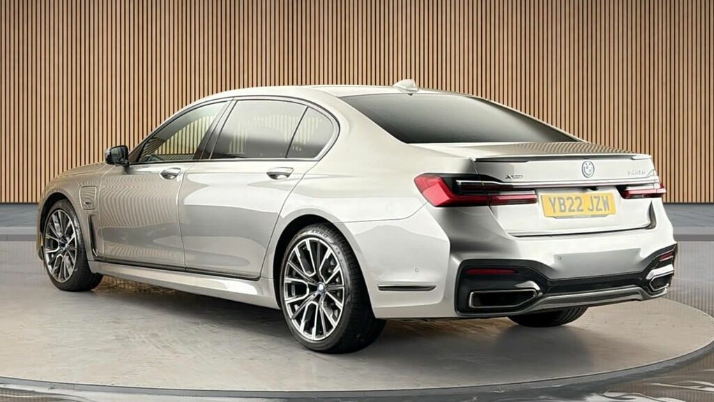 BMW 7 Series 3.0 745Le 12Kwh M Sport Saloon Plug-in YB22JZW #2