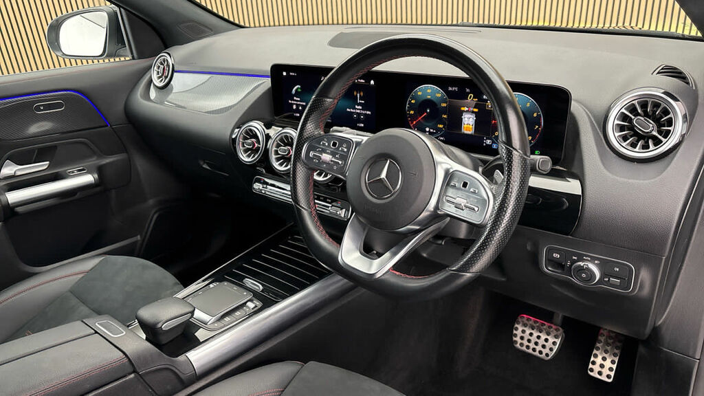Mercedes-Benz GLA Class 1.3 Gla200 Amg Line Premium Suv 7G-dc KM23JDZ Black #5