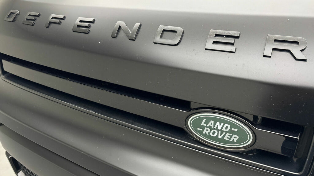 Land Rover Defender 90 X-dynamic Hse Black #21