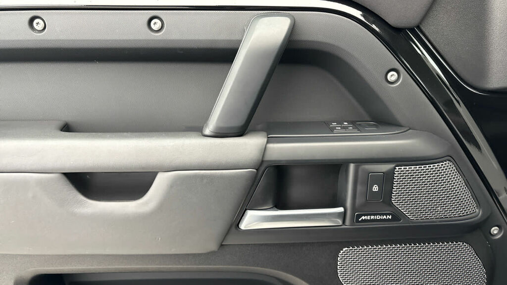 Land Rover Defender 90 X-dynamic Hse Black #18