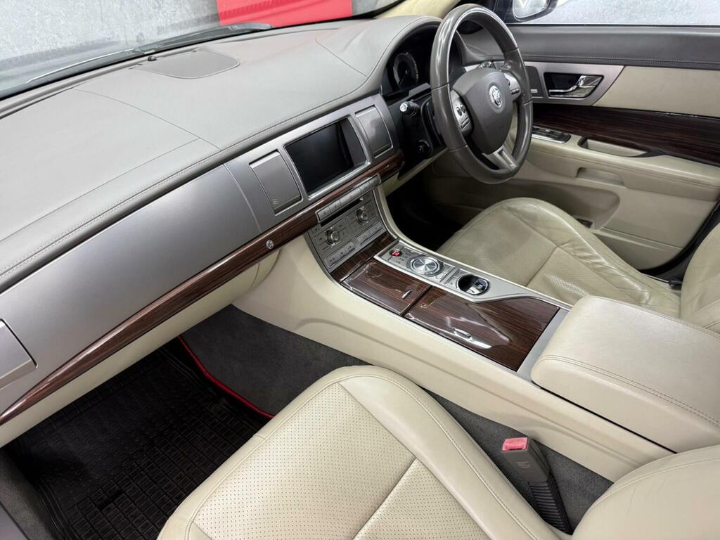 Jaguar XF 3.0D V6 Premium Luxury Saloon Euro Silver #20