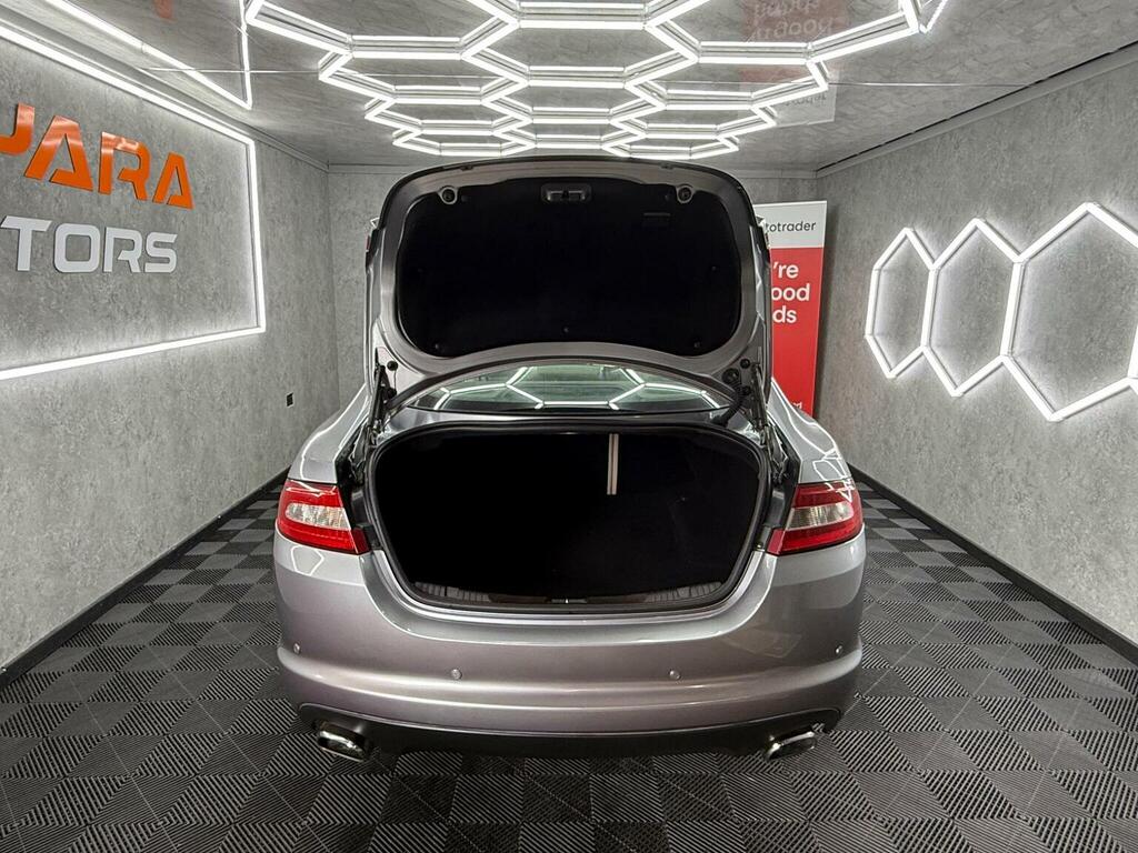 Jaguar XF 3.0D V6 Premium Luxury Saloon Euro Silver #16