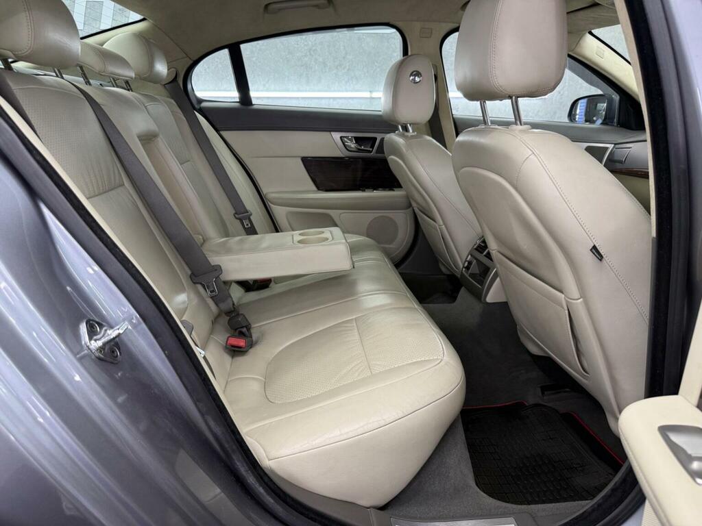 Jaguar XF 3.0D V6 Premium Luxury Saloon Euro Silver #22