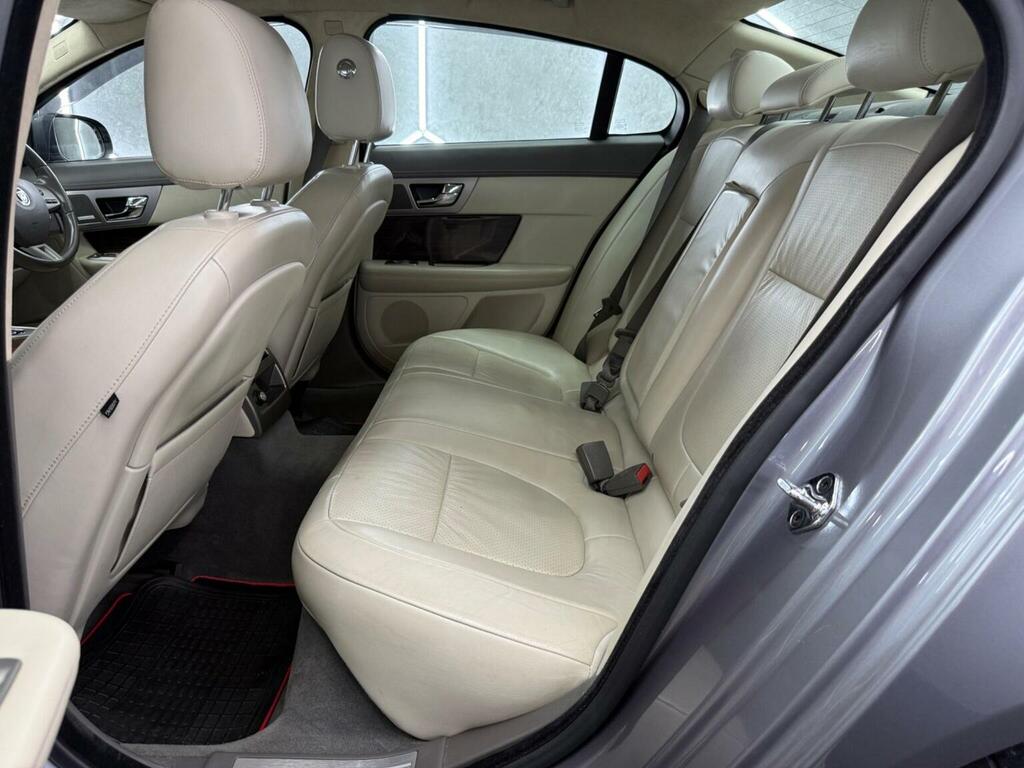 Jaguar XF 3.0D V6 Premium Luxury Saloon Euro Silver #38