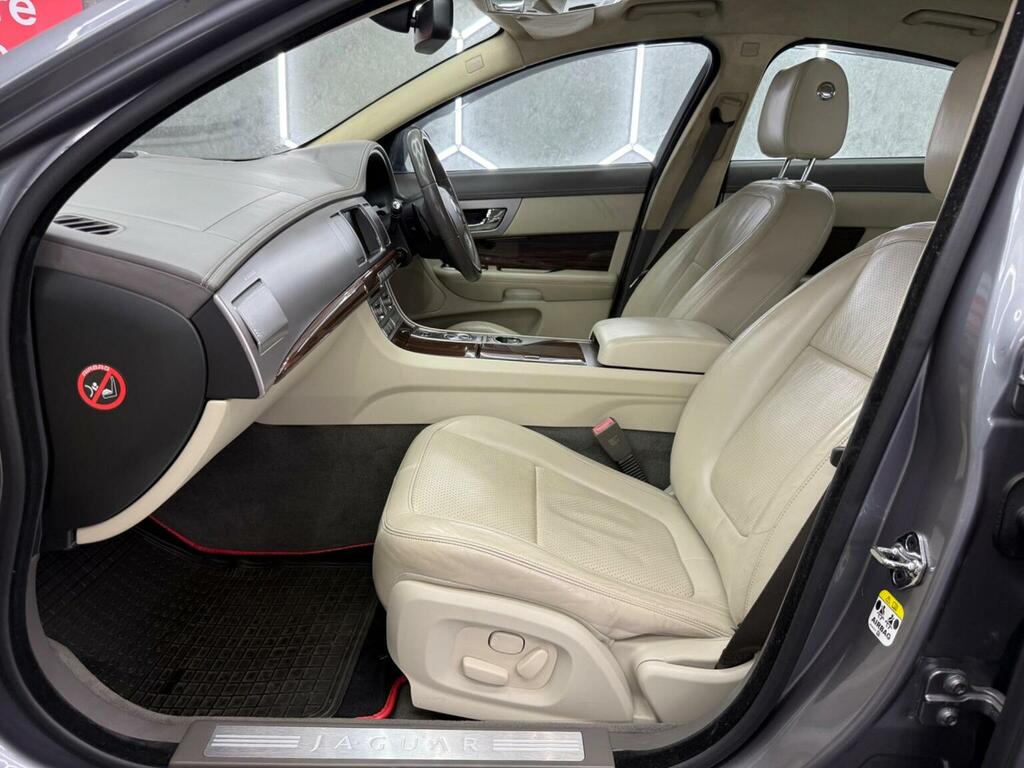Jaguar XF 3.0D V6 Premium Luxury Saloon Euro Silver #21