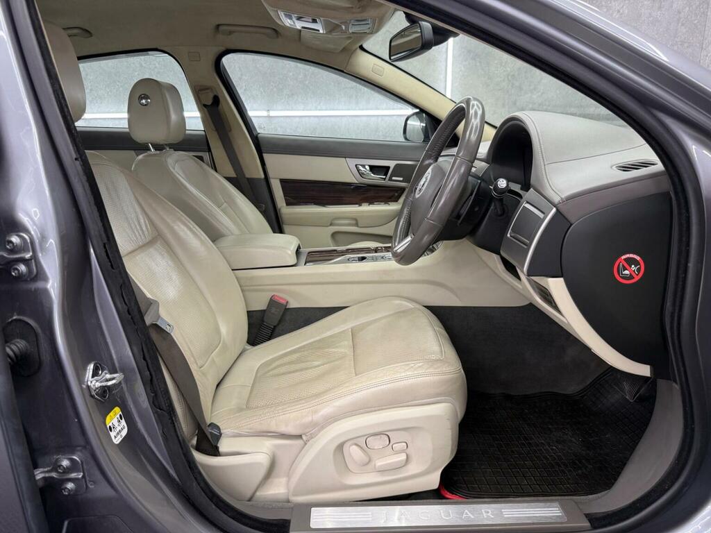 Jaguar XF 3.0D V6 Premium Luxury Saloon Euro Silver #19