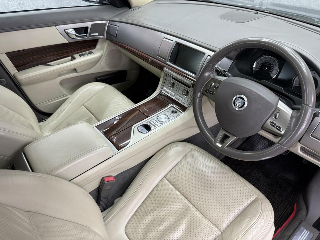 Jaguar XF 3.0D V6 Premium Luxury Saloon Euro Silver #18
