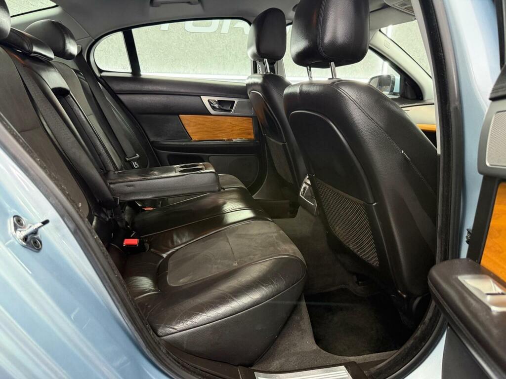 Jaguar XF Portfolio Gold #24