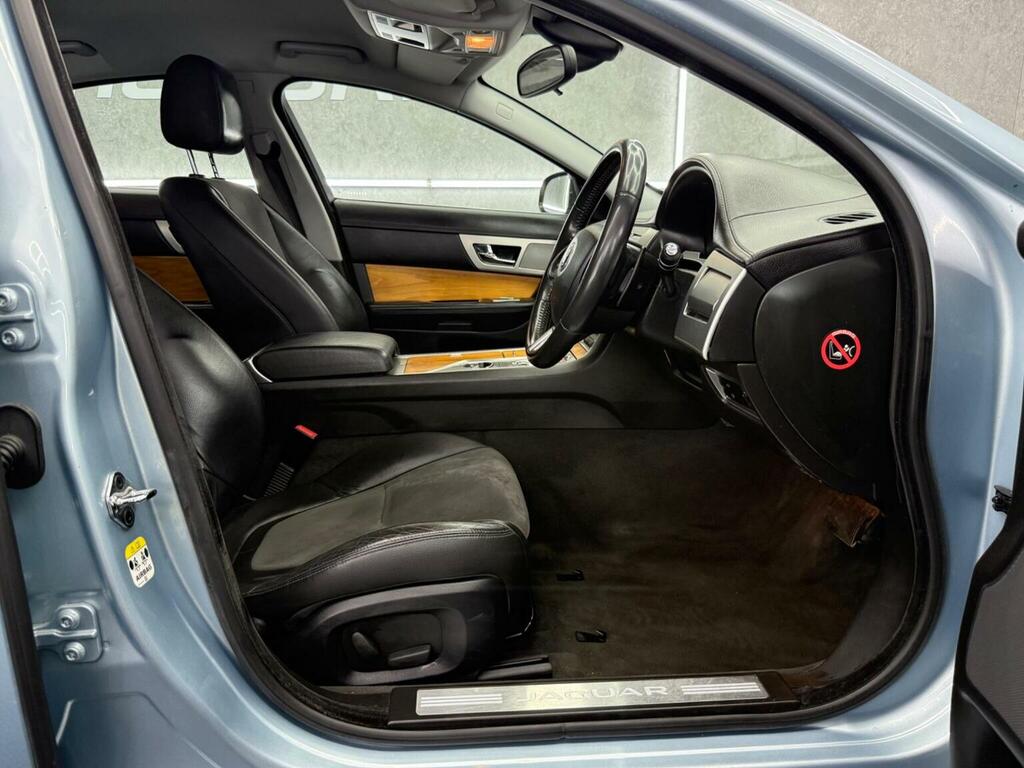 Jaguar XF Portfolio Gold #21