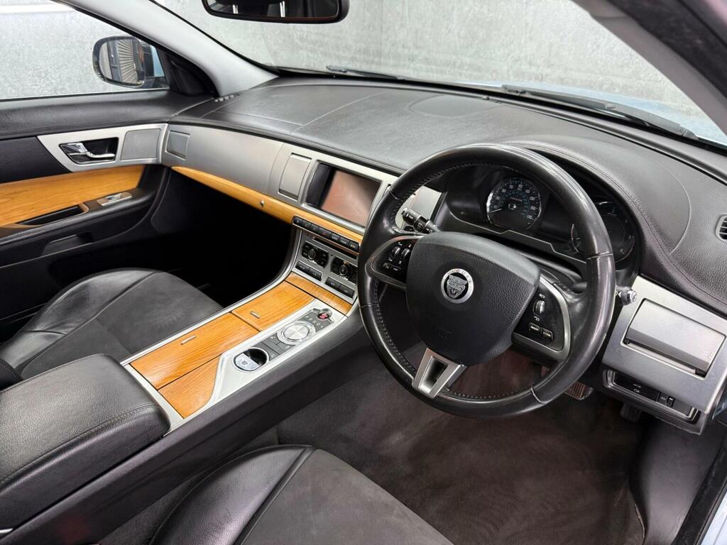 Jaguar XF Portfolio Gold #20