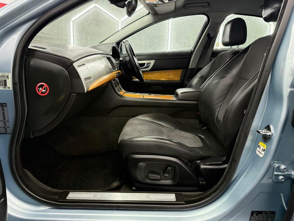 Jaguar XF Portfolio Gold #22