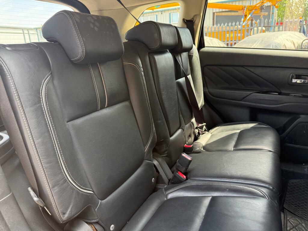 Mitsubishi Outlander 2017 17 2.0H White #30