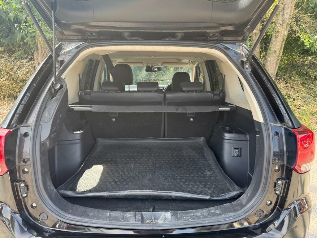 Mitsubishi Outlander 2017 17 2.0H White #97