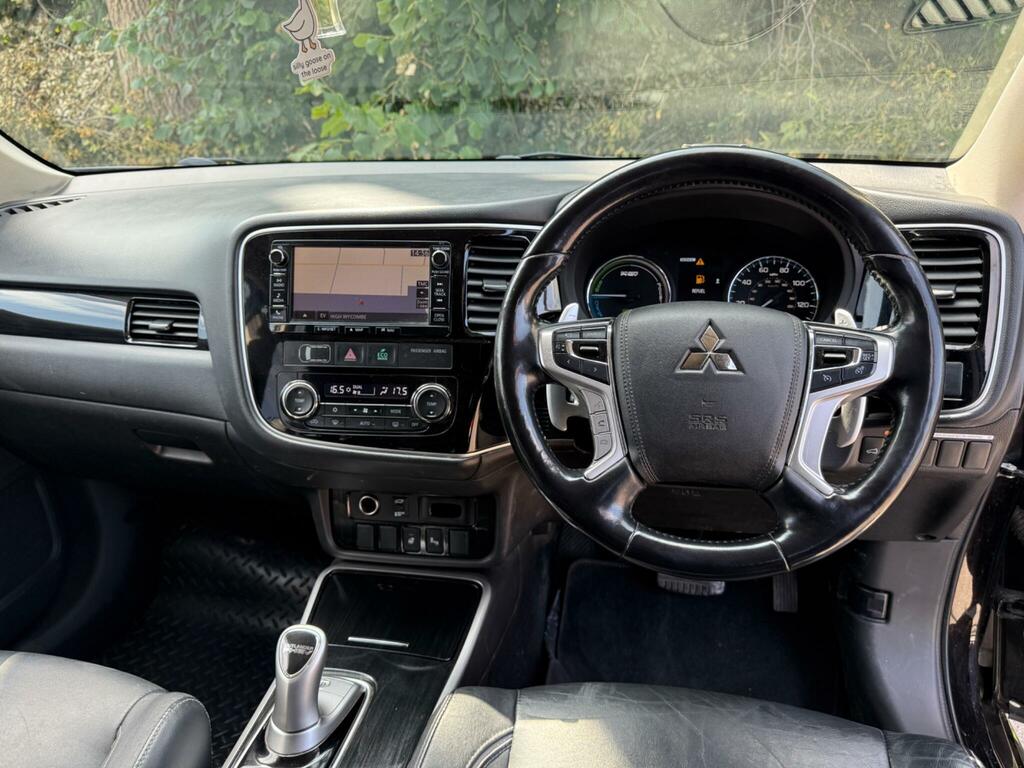 Mitsubishi Outlander 2017 17 2.0H White #24