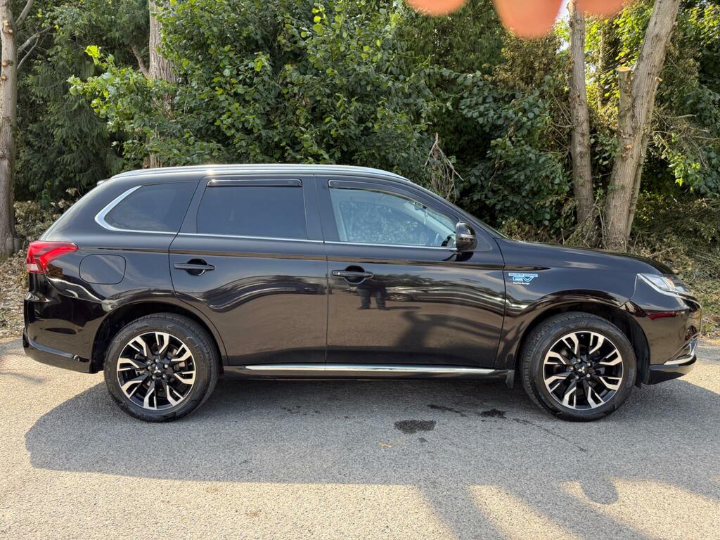 Mitsubishi Outlander 2017 17 2.0H White #19