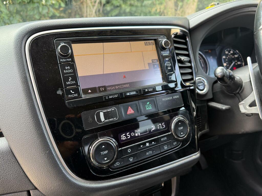 Mitsubishi Outlander 2017 17 2.0H White #96