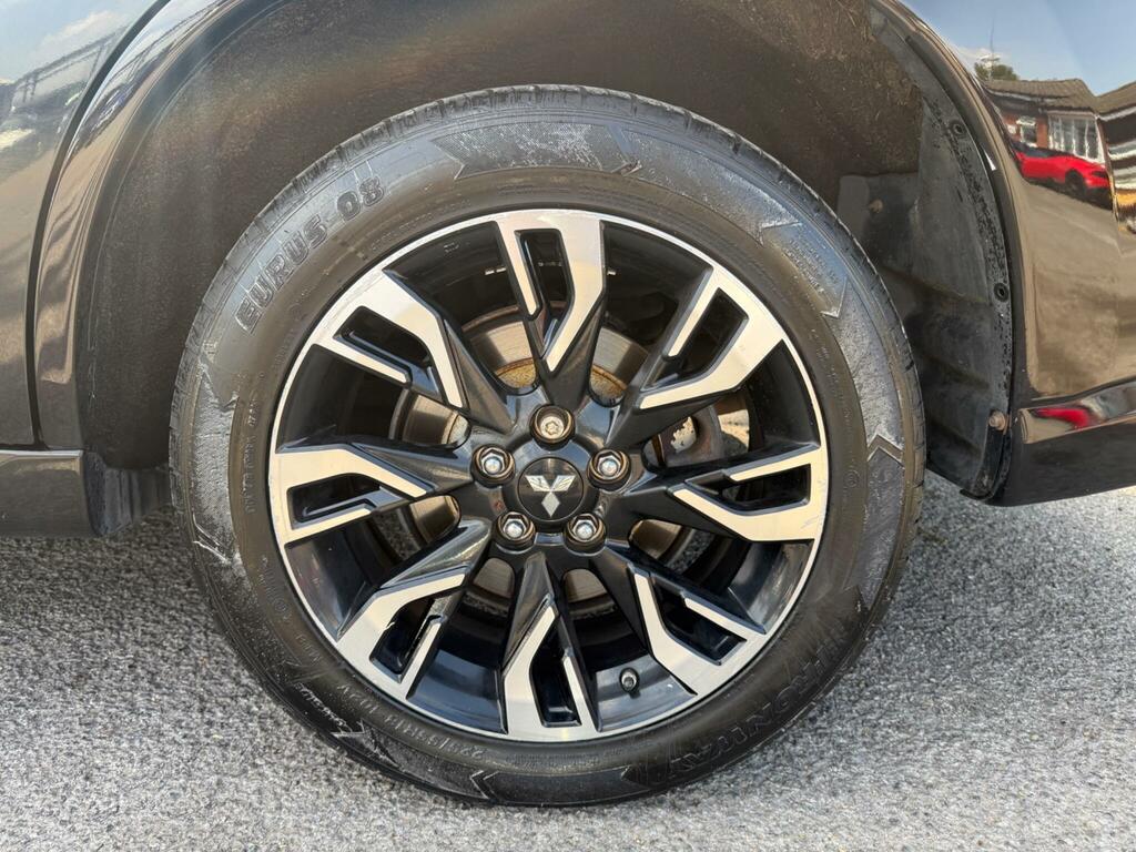 Mitsubishi Outlander 2017 17 2.0H White #92