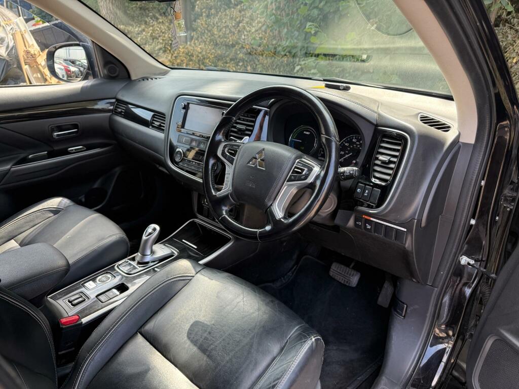Mitsubishi Outlander 4H Black #2