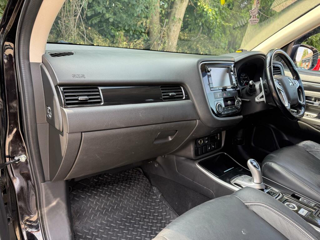 Mitsubishi Outlander 2017 17 2.0H White #73