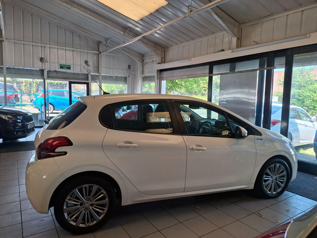 Peugeot 208 1.2 Puretech Signature Euro 6 Ss White #2