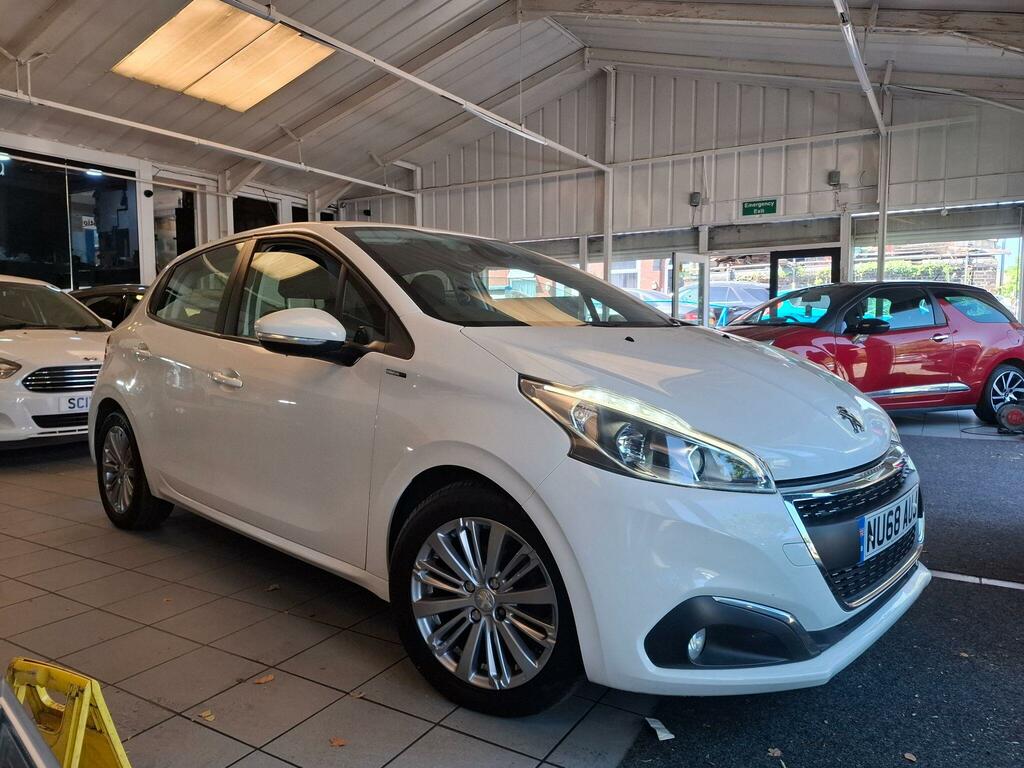 Peugeot 208 1.2 Puretech Signature Euro 6 Ss White