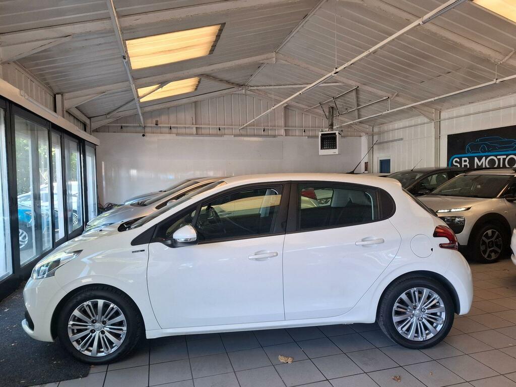Peugeot 208 1.2 Puretech Signature Euro 6 Ss White #6