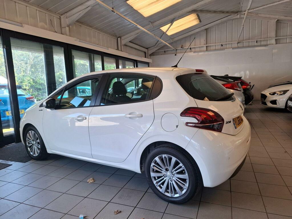 Peugeot 208 1.2 Puretech Signature Euro 6 Ss White #5