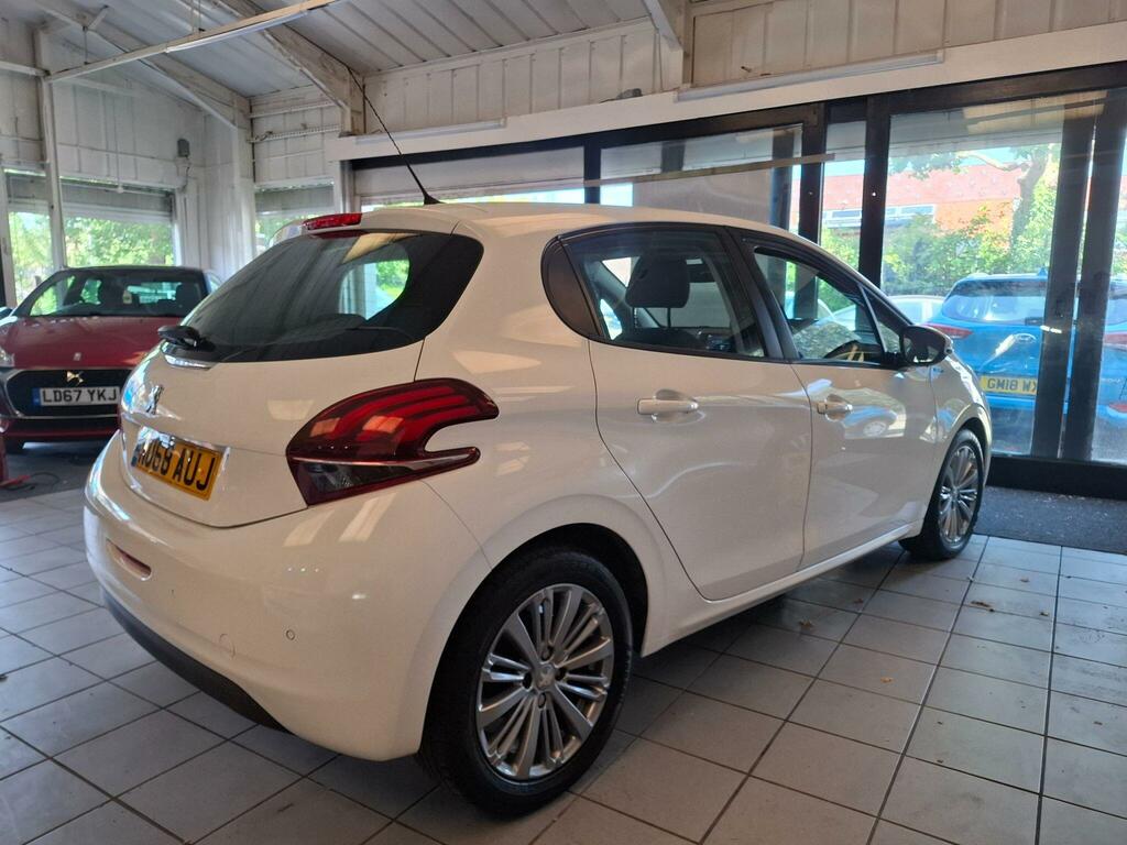 Peugeot 208 1.2 Puretech Signature Euro 6 Ss White #3