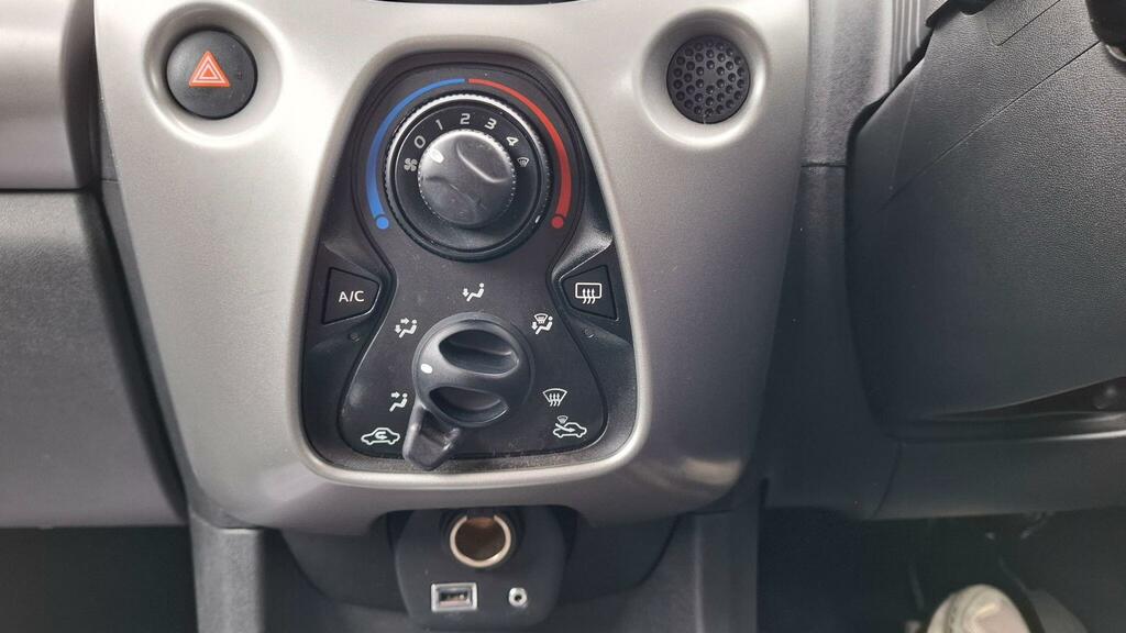 Toyota Aygo X X-pression White #10