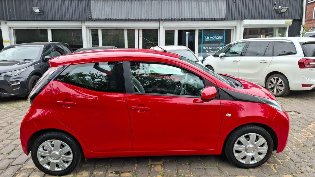 Toyota Aygo X X-play Red #3