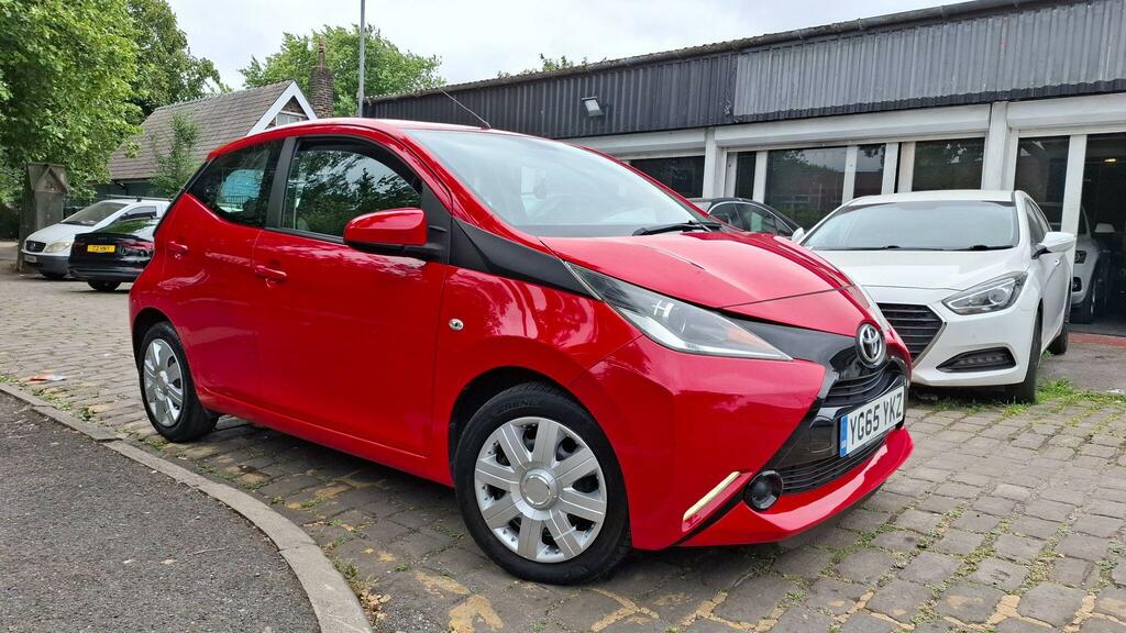 Toyota Aygo X X-play Red