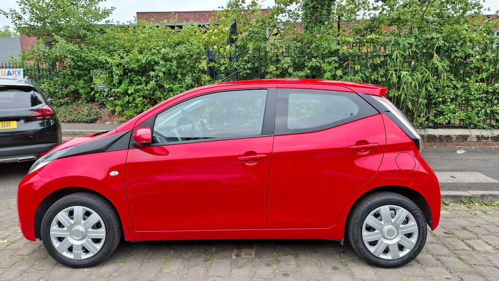 Toyota Aygo X X-play Red #6