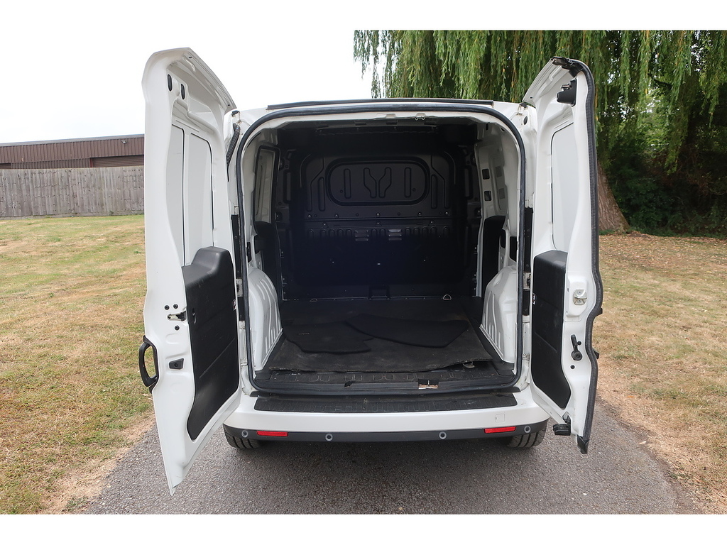 Fiat Doblo 1.3 Multijetii Tecnico Panel Van White #4