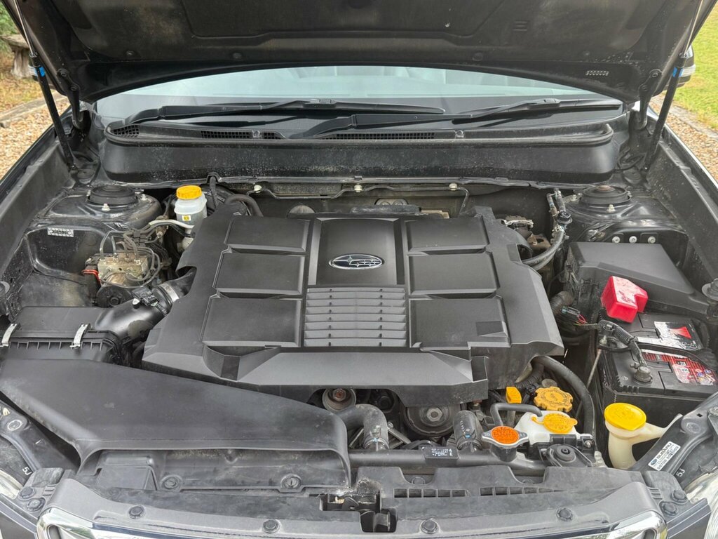 Subaru Outback Estate Black #30