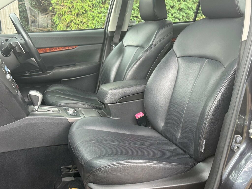 Subaru Outback Estate Black #10