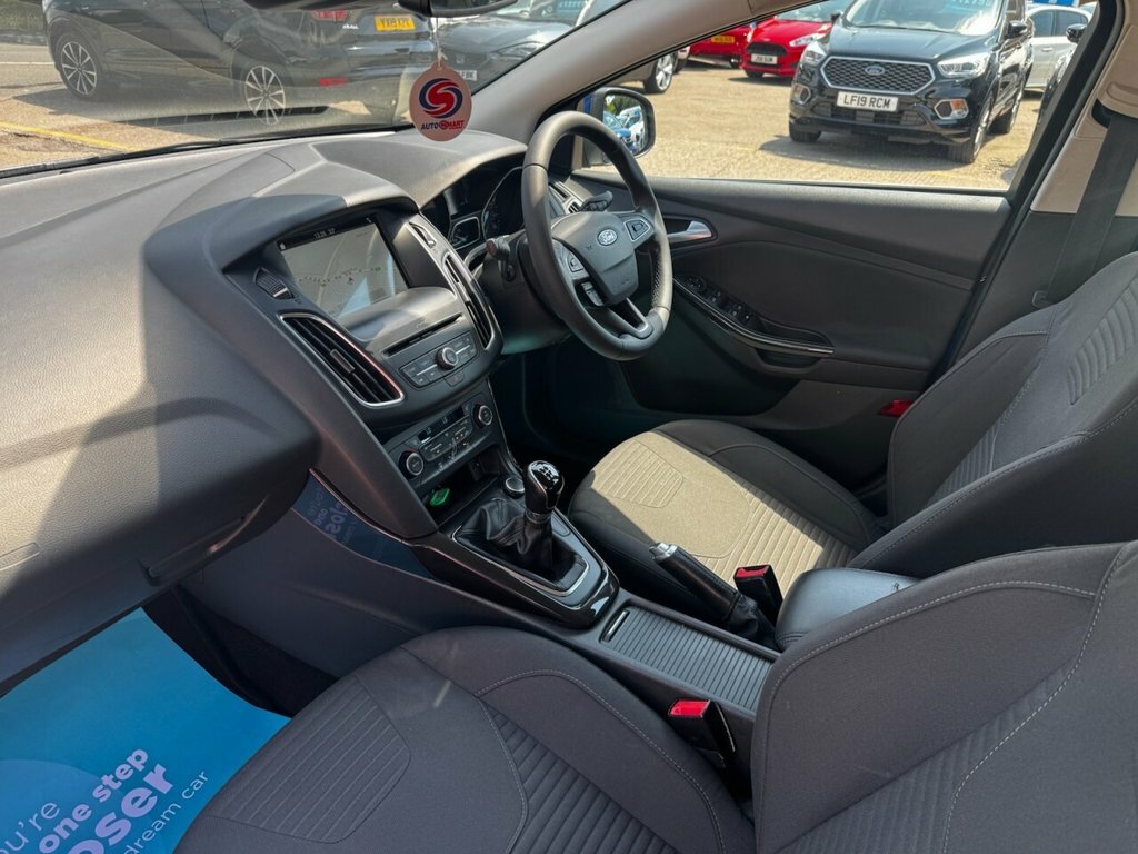 Ford Focus 1L Titanium LG17XJF Blue #3