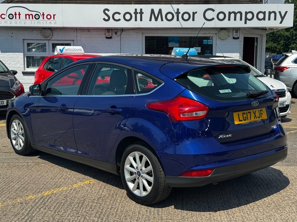 Ford Focus 1L Titanium LG17XJF Blue #2